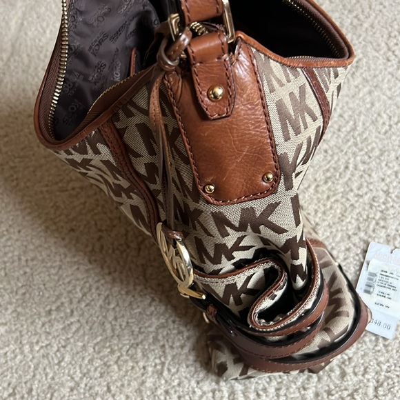 Michael by Michael Kors Bag, great condition! - Picture 8 of 11